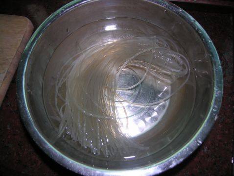 土豆炖红薯粉条步骤1