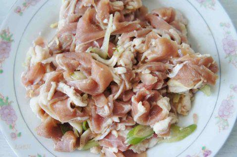 酸菜炒羊肉步骤3