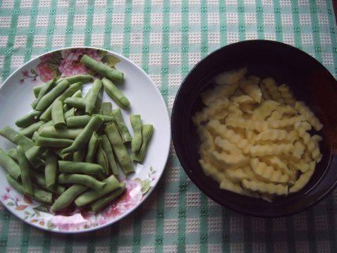 四季豆焖土豆步骤2