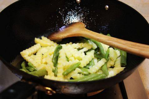 四季豆焖土豆步骤5