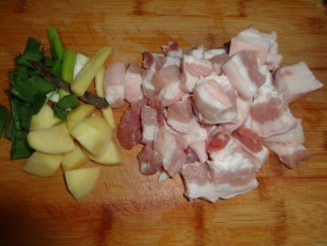五花肉闷土豆步骤2