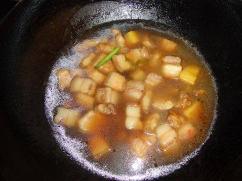 五花肉闷土豆步骤8