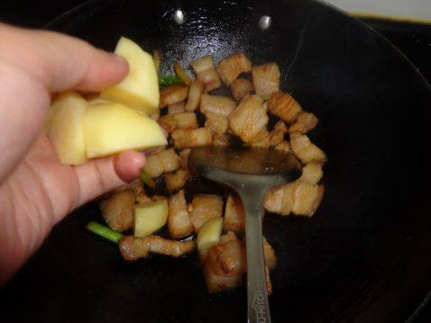 五花肉闷土豆步骤7