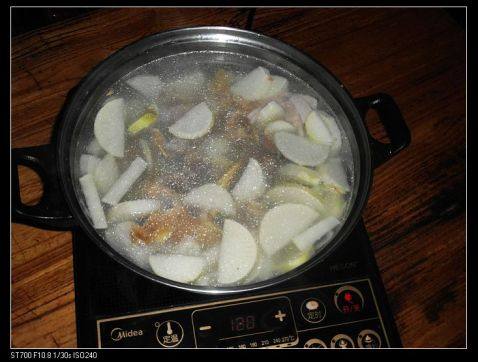 腊猪脚煲步骤7