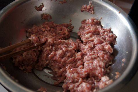茴香馅猪肉饺子步骤2