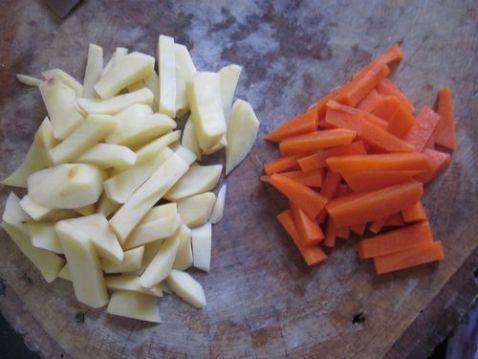 土豆胡萝卜炖肉步骤2