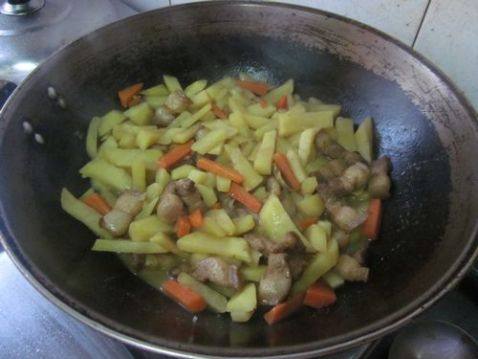 土豆胡萝卜炖肉步骤13