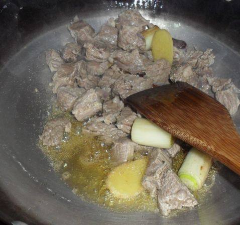 土豆炖牛腩步骤3