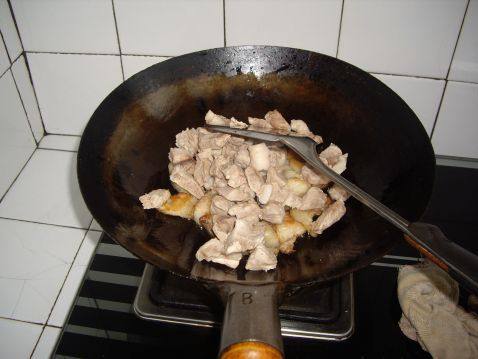 红烧肉土豆步骤4