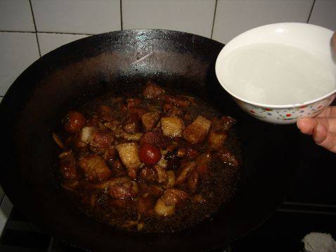 红烧肉土豆步骤8