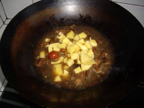 红烧肉土豆步骤9