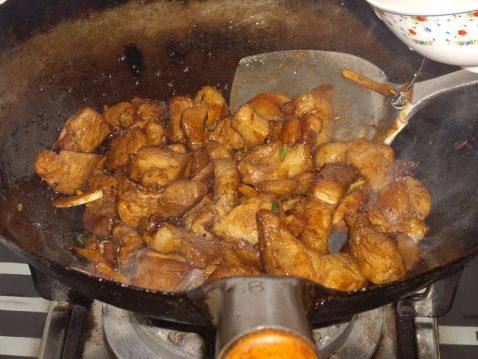 红烧肉土豆步骤7