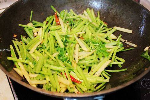 蒜味香芹土豆丝步骤9