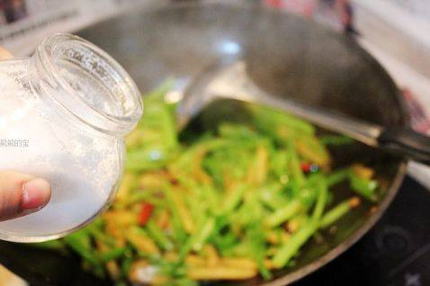蒜味香芹土豆丝步骤12