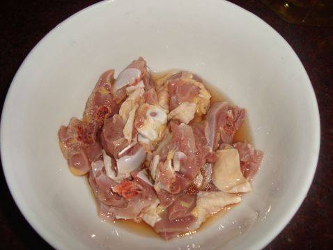 土豆烧鸡腿肉步骤1