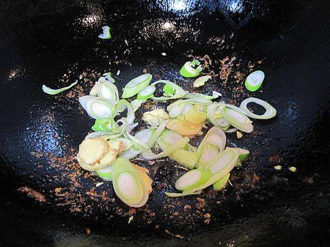 黑豆芽炒牛肉步骤5