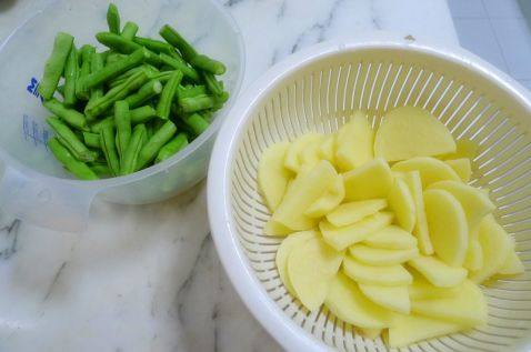 土豆炖扁豆步骤1