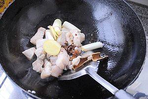 五花肉炖粉丝步骤8