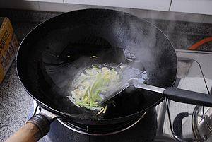 牛肉焖粉皮步骤3