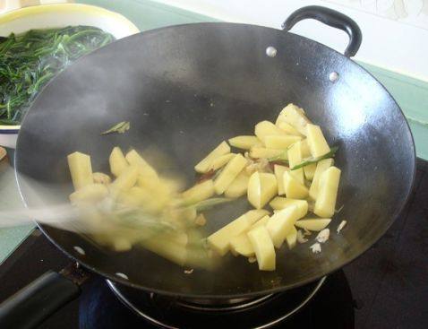 菠菜炖土豆步骤4