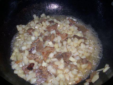 土豆丁炒肉片步骤6