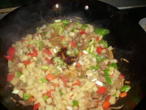 土豆丁炒肉片步骤8
