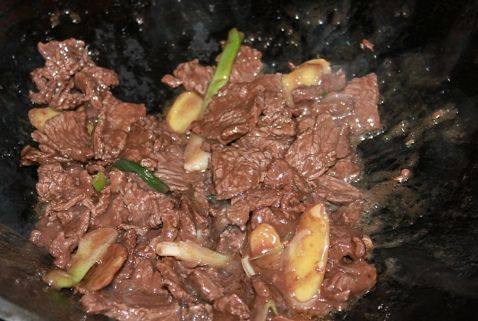 姜葱炒牛肉步骤4