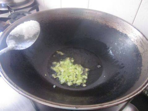 西兰花炒土豆胡萝卜块步骤3
