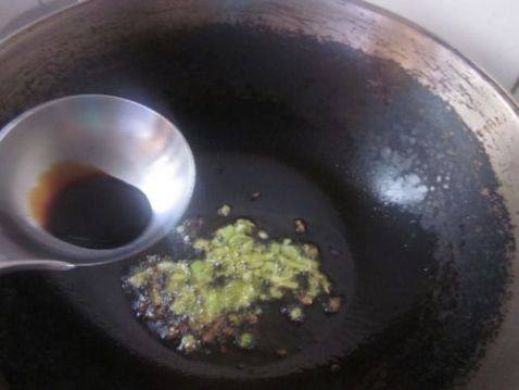 西兰花炒土豆胡萝卜块步骤4