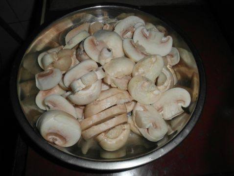 蘑菇胡萝卜牛肉步骤2