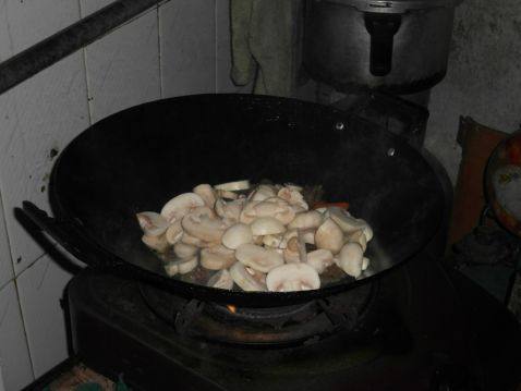 蘑菇胡萝卜牛肉步骤7