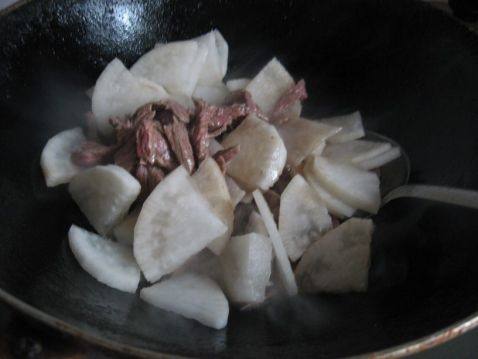 萝卜炒牛肉步骤5