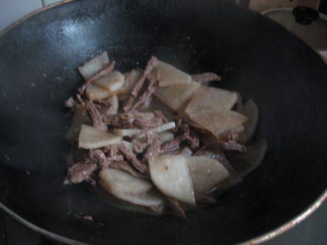 萝卜炒牛肉步骤7