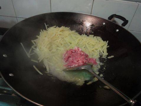 咖哩猪肉土豆丝步骤4