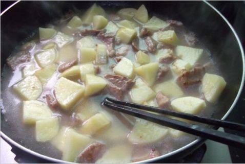 咖喱土豆肉片步骤5