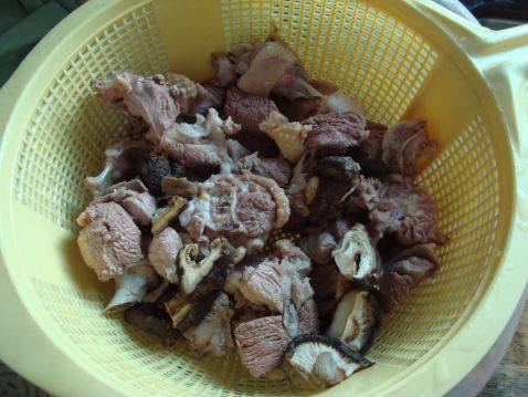 土豆烧鸭肉步骤2