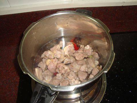 土豆烧鸭肉步骤4