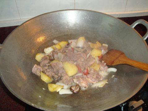 土豆烧鸭肉步骤11