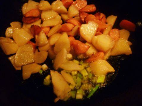 鸡翅焖土豆胡萝卜步骤6