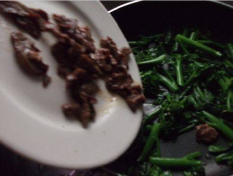 牛肉炒芥蓝步骤5