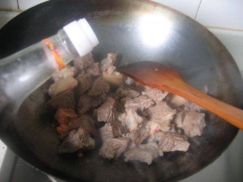 鸡翅炒牛肉步骤4