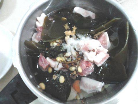 豆香海带猪肉萝卜汤步骤3