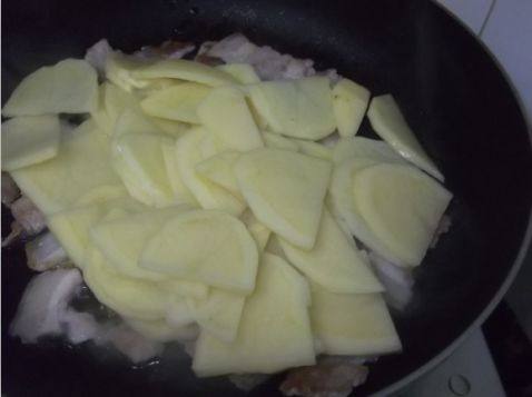 五花肉炒土豆片步骤5