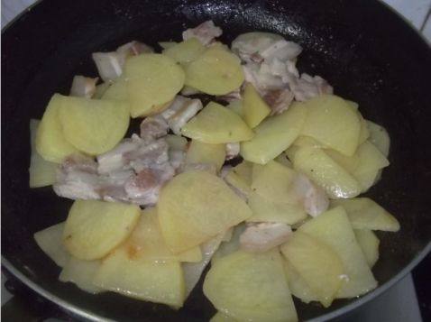 五花肉炒土豆片步骤8