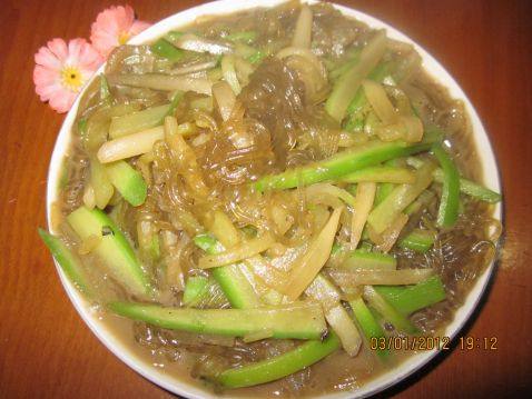 萝卜炖粉条步骤6