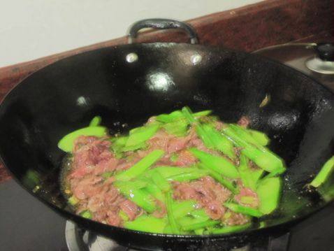 芥蓝骨炒牛肉步骤7