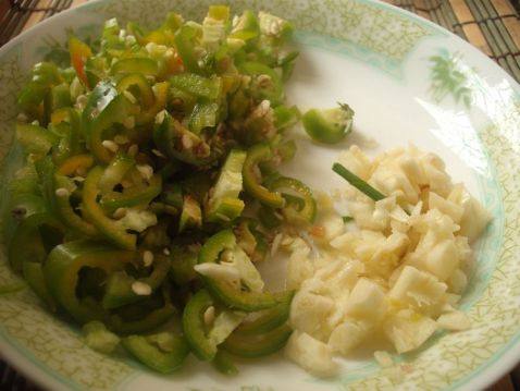 辣椒炒荠菜干步骤2
