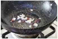 鲊辣椒炕绿豆鱼步骤4