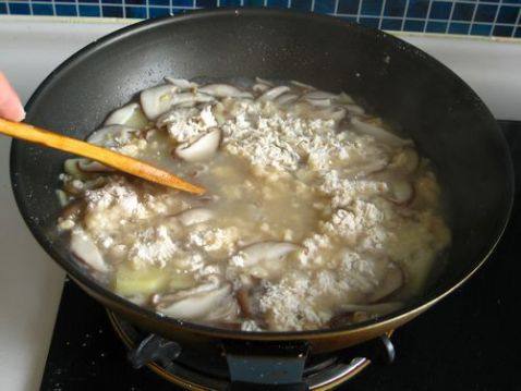 香菇海鲜疙瘩汤步骤10
