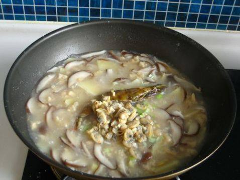 香菇海鲜疙瘩汤步骤11